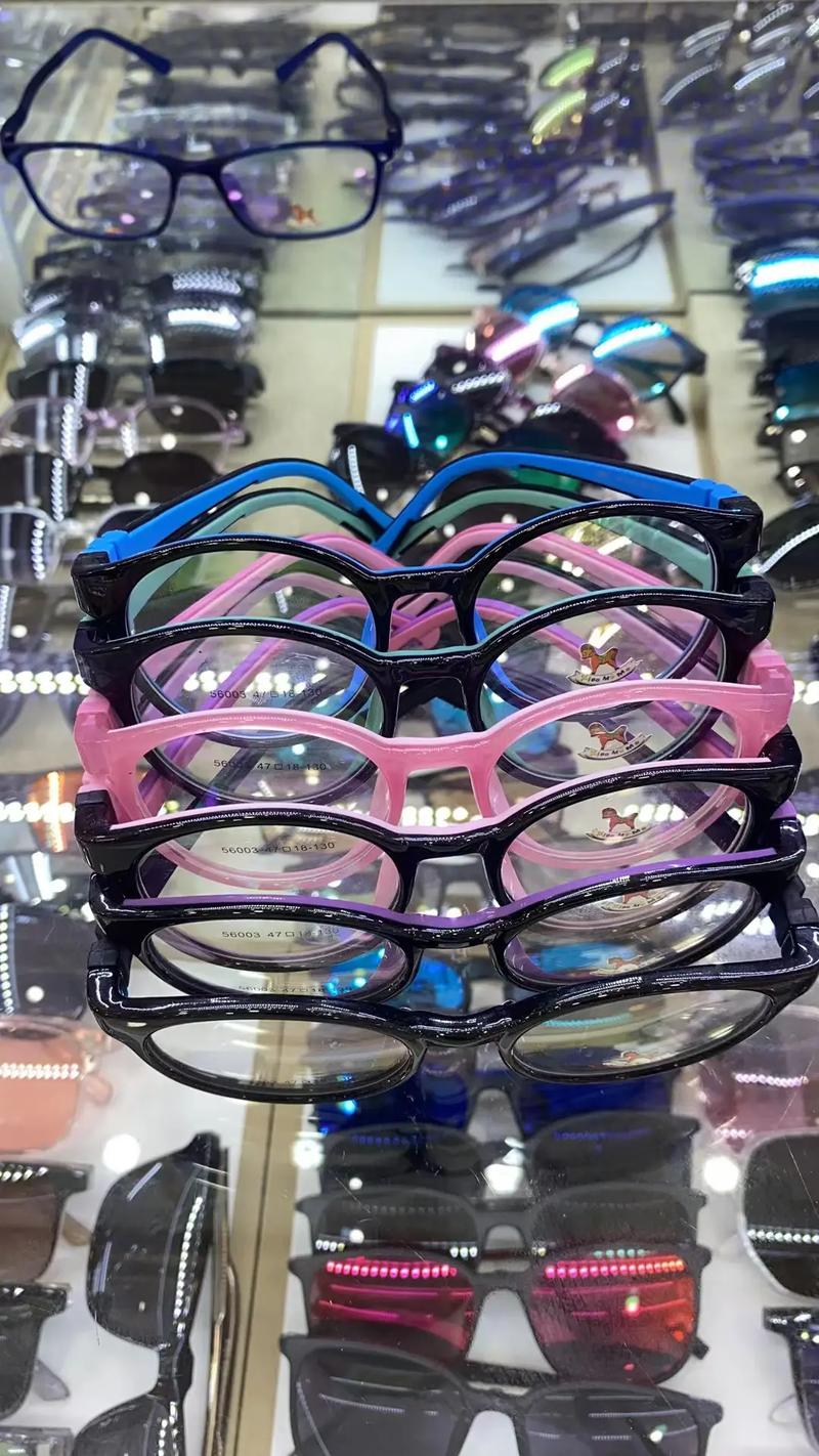 小木馬兒童軟硅膠鏡架吸盤 守護(hù)孩子清晰視界，呵護(hù)童年探索樂趣